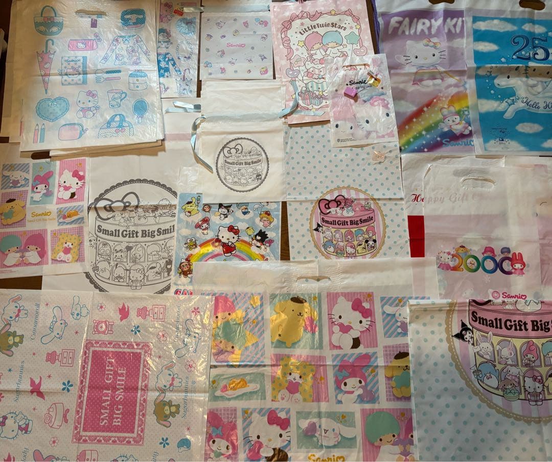 超貴重！2000年からサンリオで購入した時のショップ袋+2000年限定版物あり♡