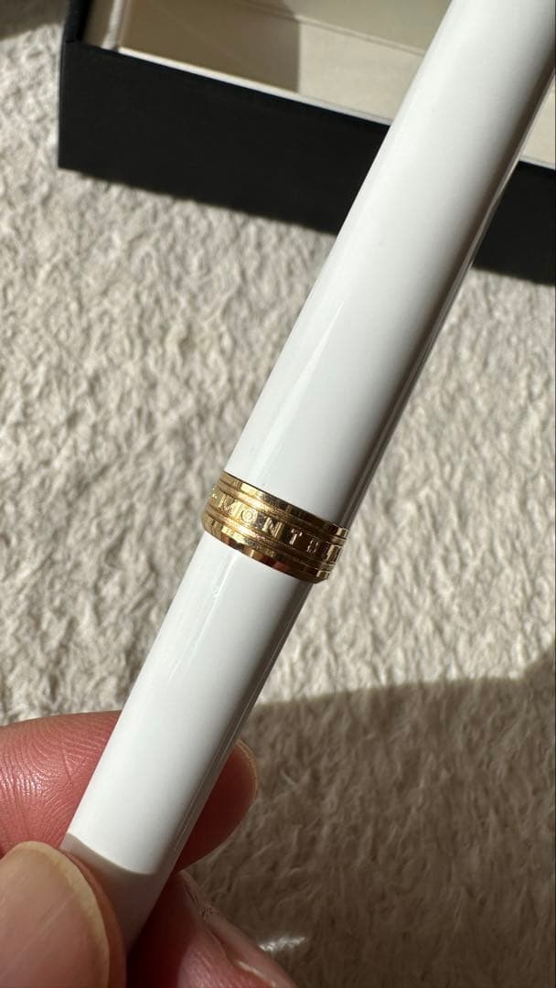 MONTBLANC ホワイトボールペン 箱付き 品の良い白×ゴールド本体