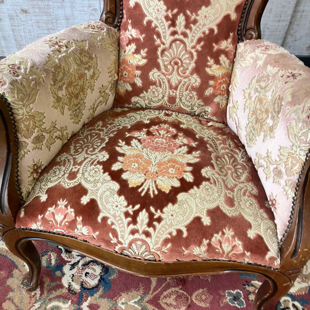 ②アンティーク ロココ様式 木製花柄アームチェア 一人掛けソファー リベット打ち