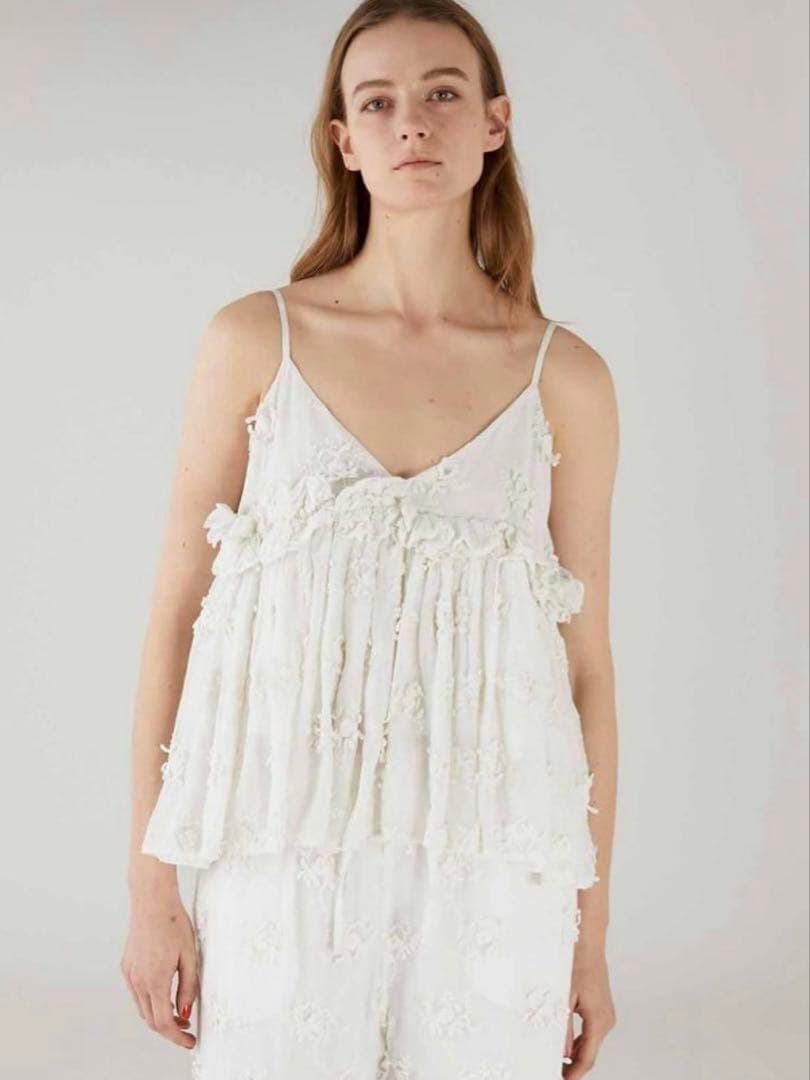 3D embroidery camisole (クリンクルクリンクル)