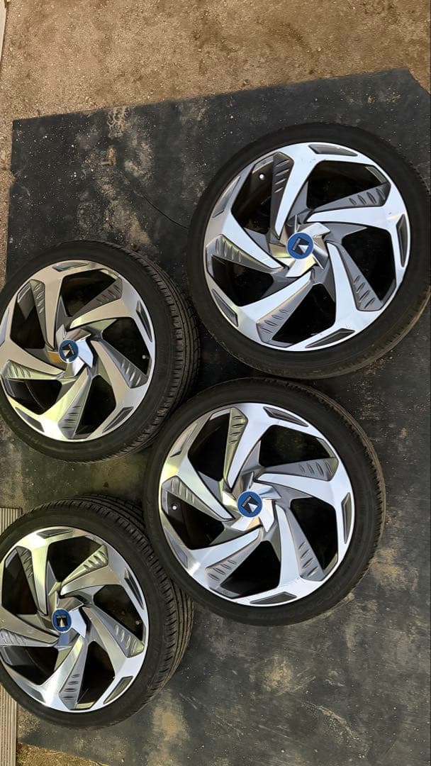 トヨタプリウス　モデリスタ18インチ　ホイール