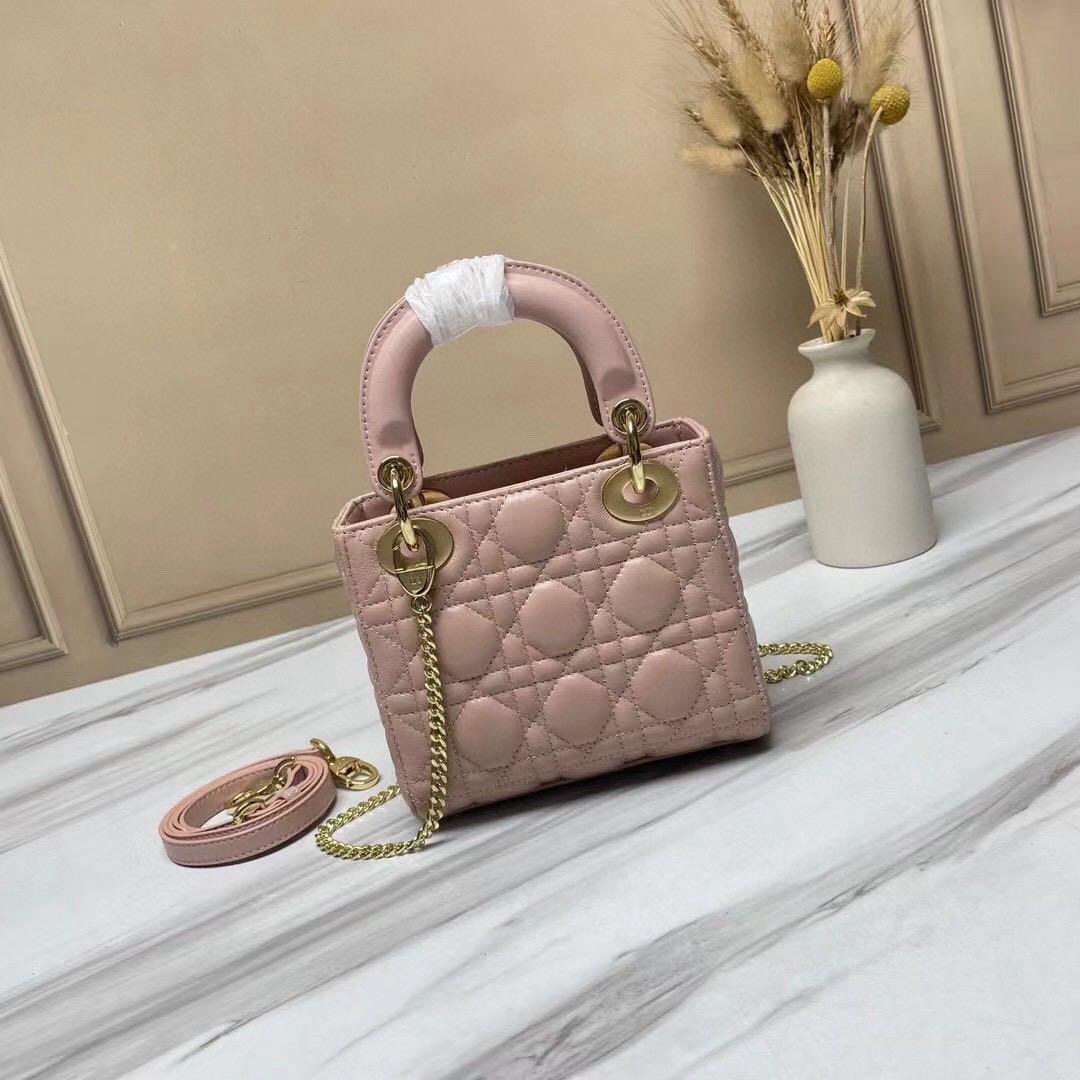 年末年始価格【実写画像】 ロゴ キルティングミニバッグ ピンク
