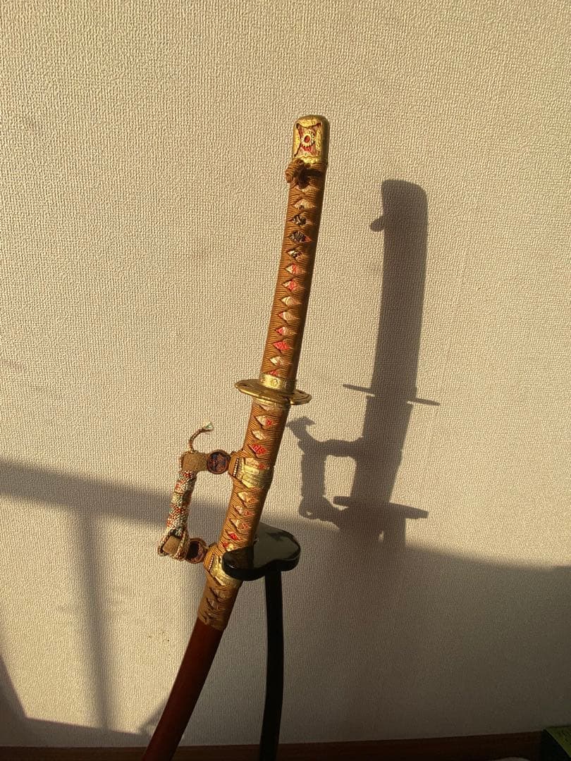 D6A100 模造刀 陣太刀 梨地塗り鞘 極上研磨刀身 刀掛け台　tks-278