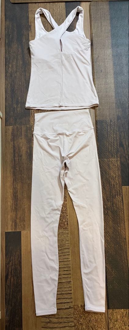 極美　emmi エミヨガ　ヨガウェア　薄パープル　吸水速乾　UVカット　接触冷感