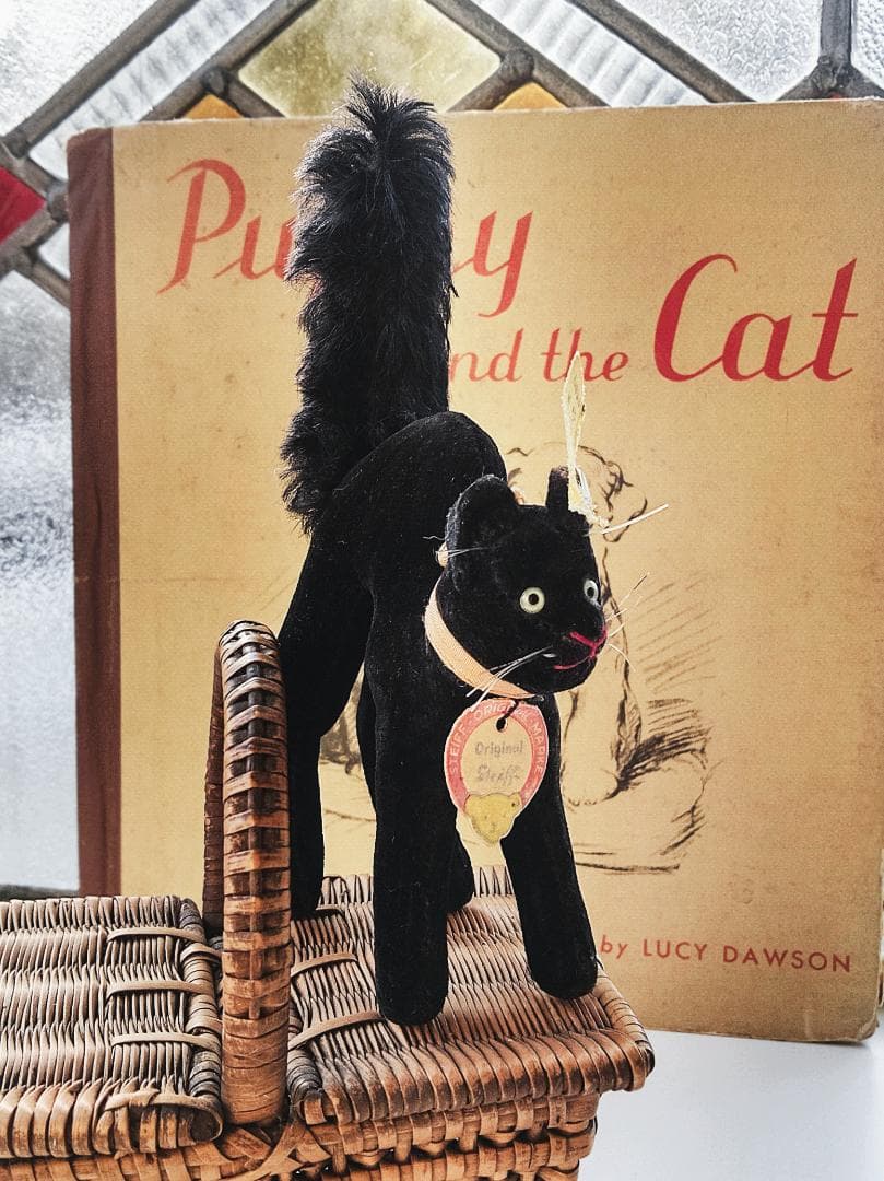 目が点になってるベルベット猫　トムキャット　シュタイフ　★ALL ID’ｓ　黒猫