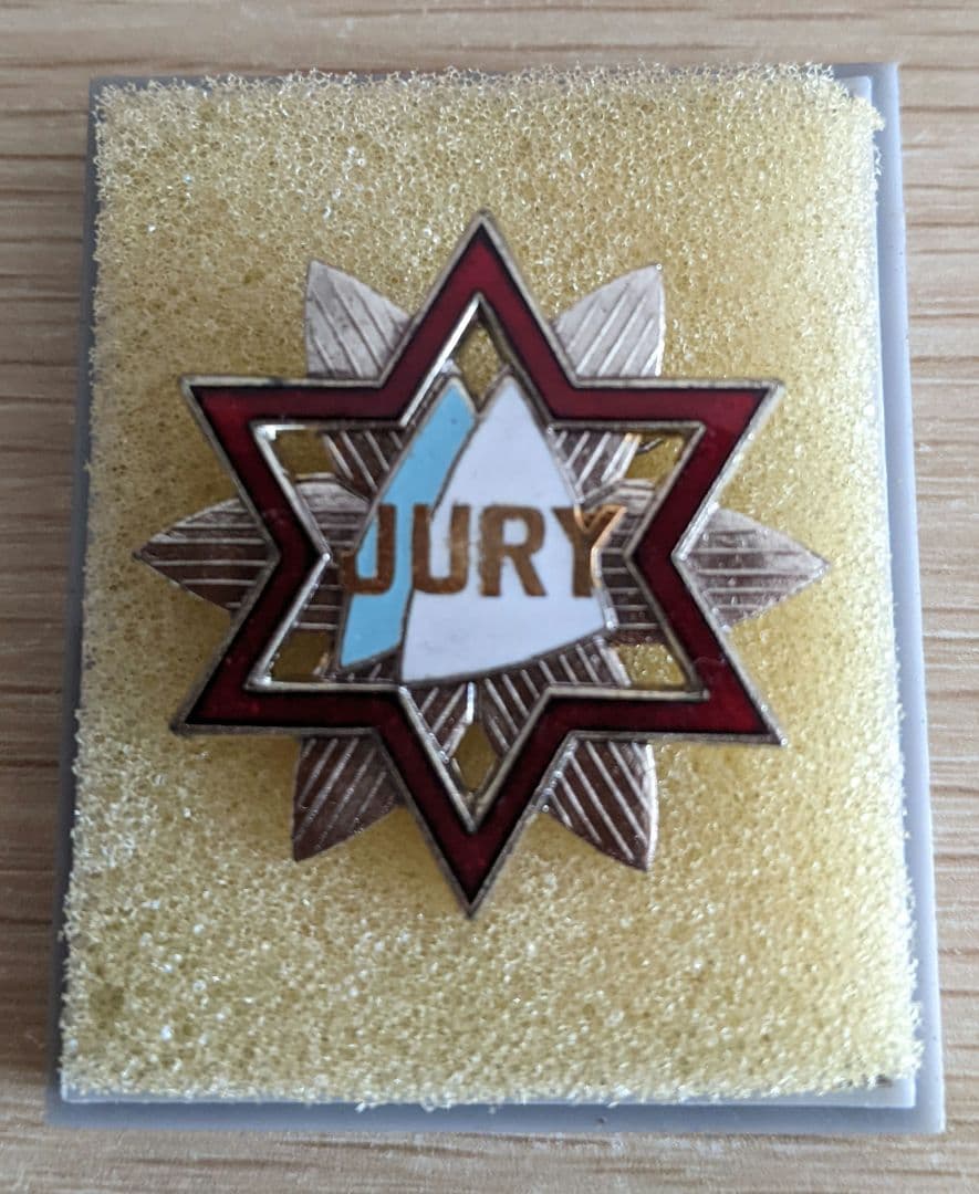 検察審査員バッジ