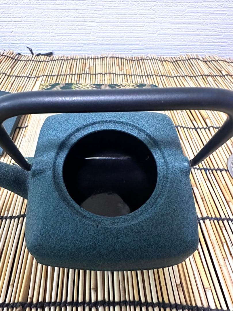 菊地保寿堂奥山清行デザインティーポットよほうＳ　鉄瓶敷きおりがみ　南部鉄瓶