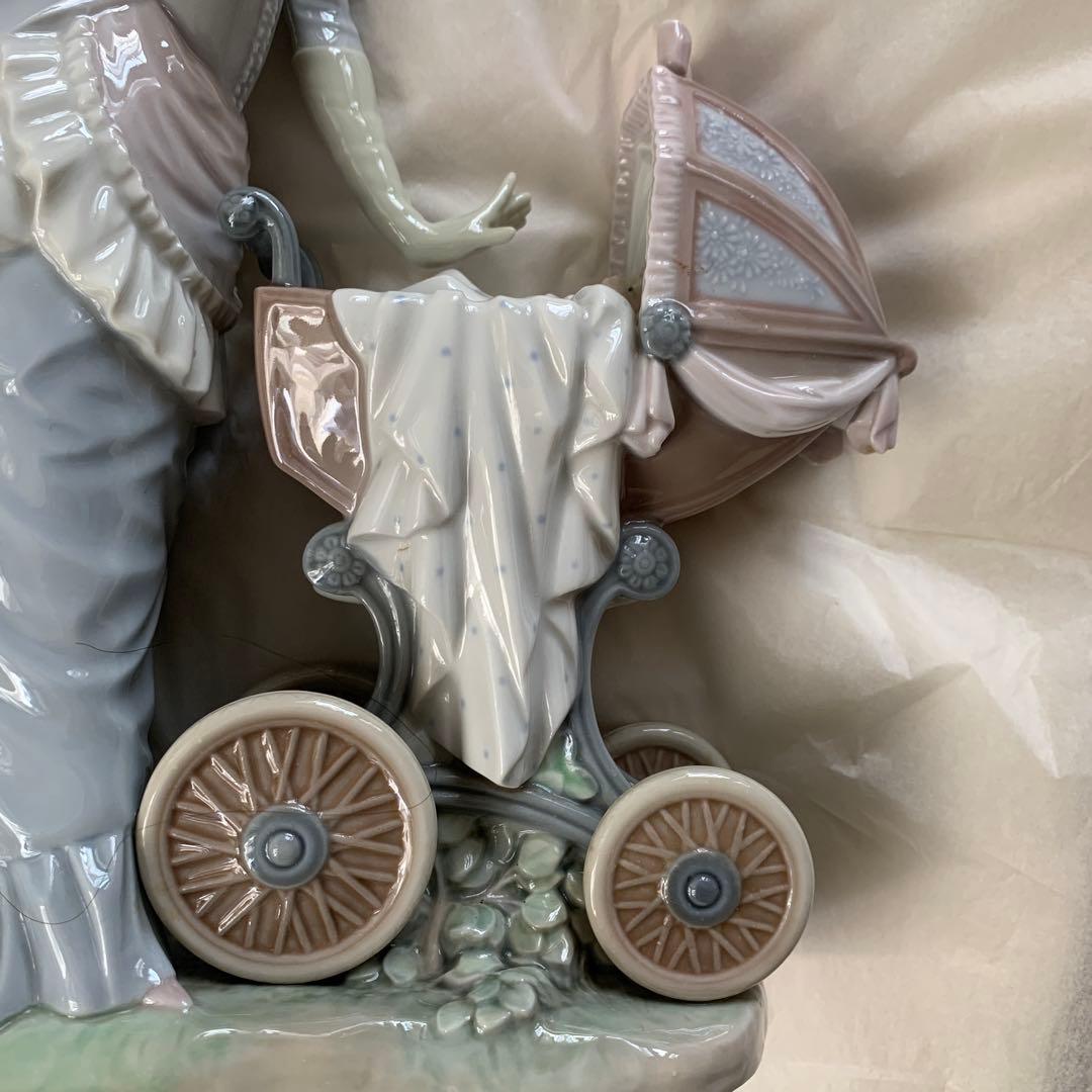 リアドロ　陶器製 赤ちゃんの 外出