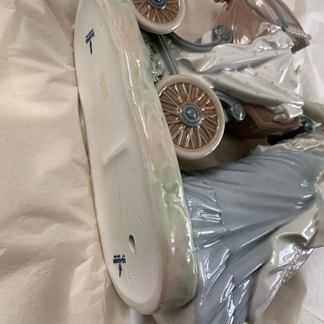 リアドロ　陶器製 赤ちゃんの 外出