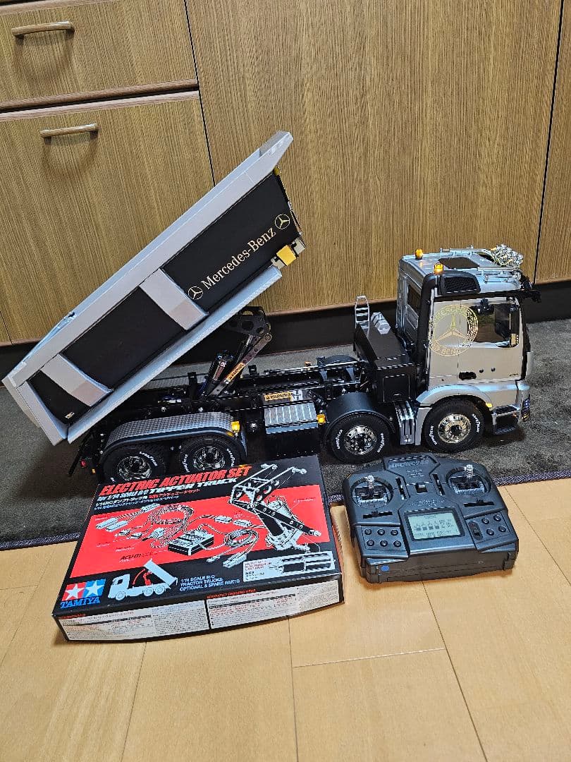 タミヤ　ベンツ AROCS　4151 8×4 フルオペレーション　セット