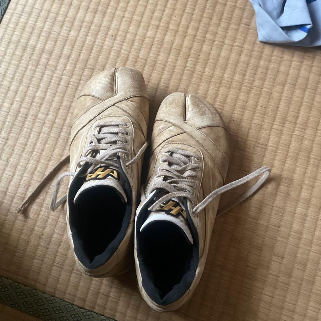 ベージュ スパイクシューズ　wmasa2000