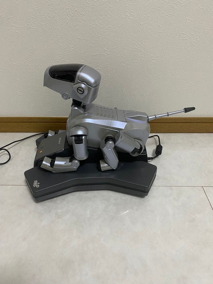 初代　AIBO アイボ　ERS-111 SONYソニー シルバー　付属品付き