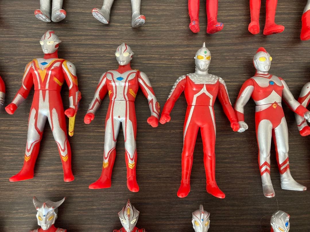 ウルトラマンなどフィギュア 円谷プロ 日本製有2000〜08年製77体まとめ売り