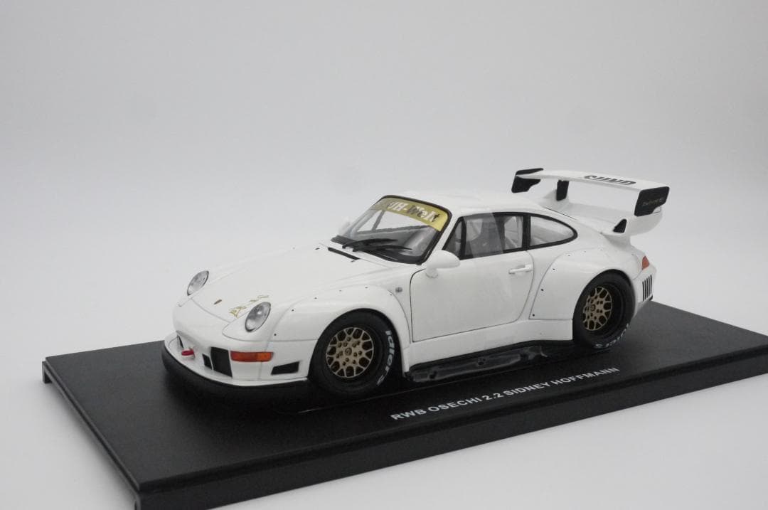 1/18 ポルシェ 911 (993) RWB Rauh-Welt ホワイト