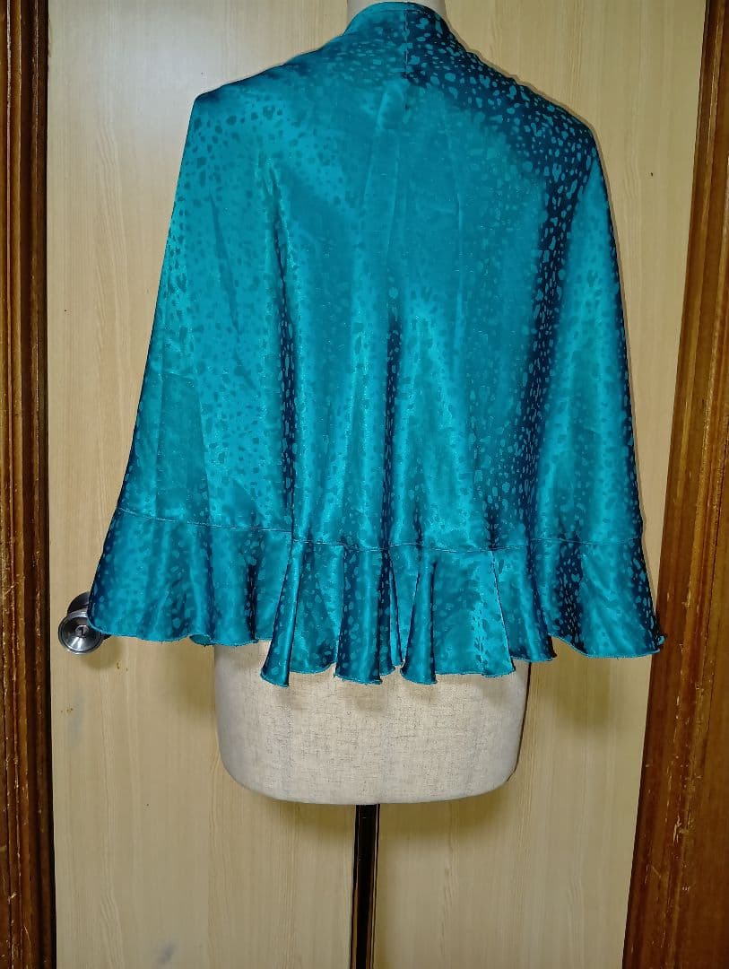 大きめサイズの衣装ワンピース（シルキータッチの光沢あり）ライトグリーン