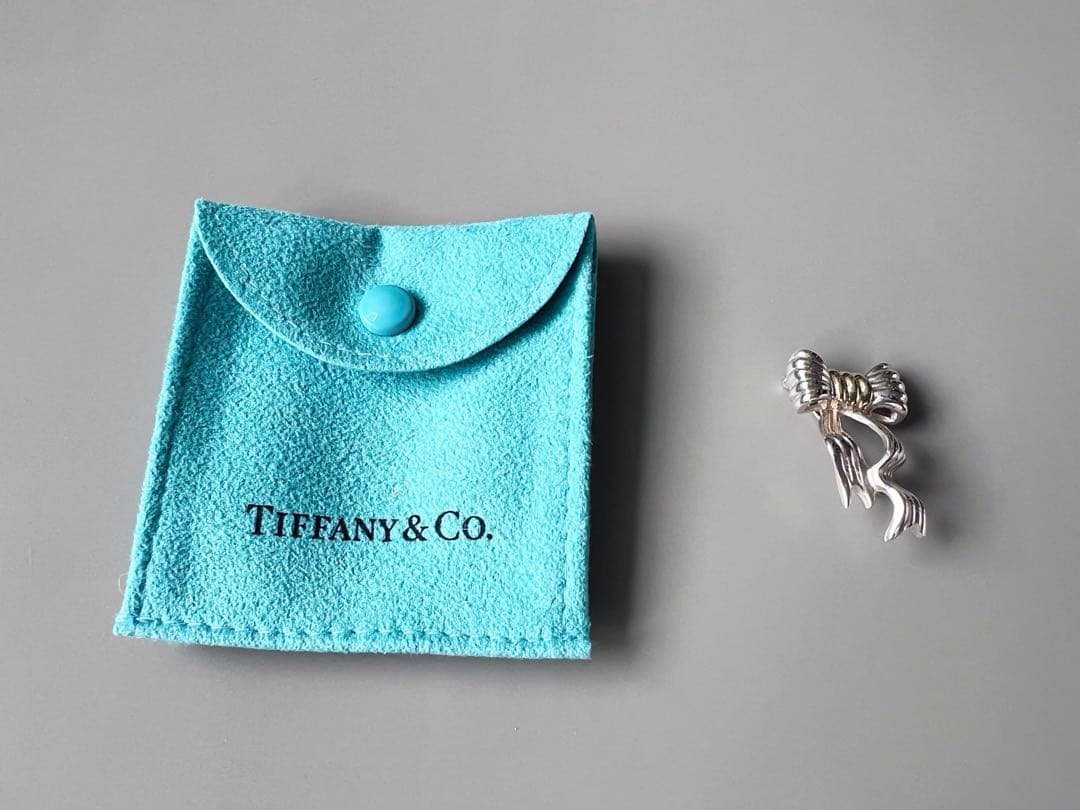 ティファニー　コンビ　リボン　ブローチ