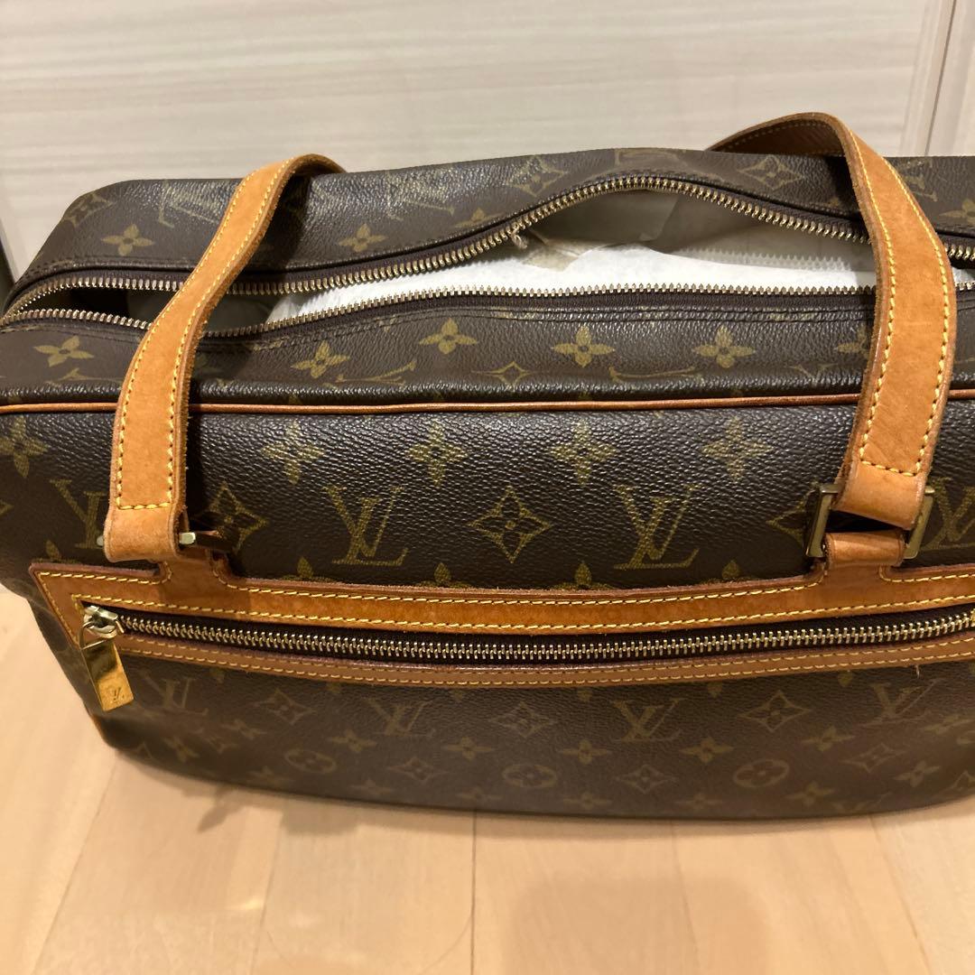 ルイ・ヴィトン モノグラム シテGM