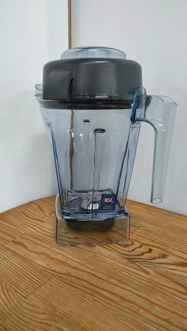 【目立った傷や汚れなし】バイタミックスE310　保証書あり　1606