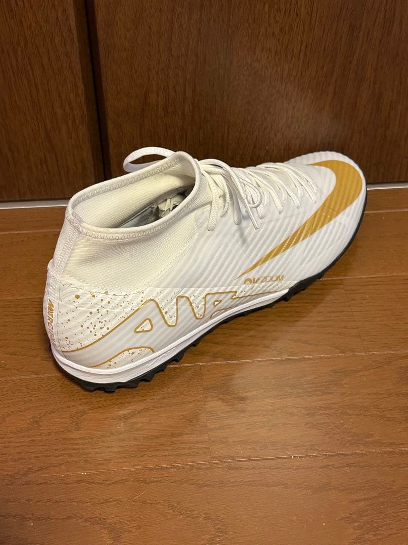 【新品未使用】Nikeズームマーキュリアルスーパーフライ10アカデミー TF