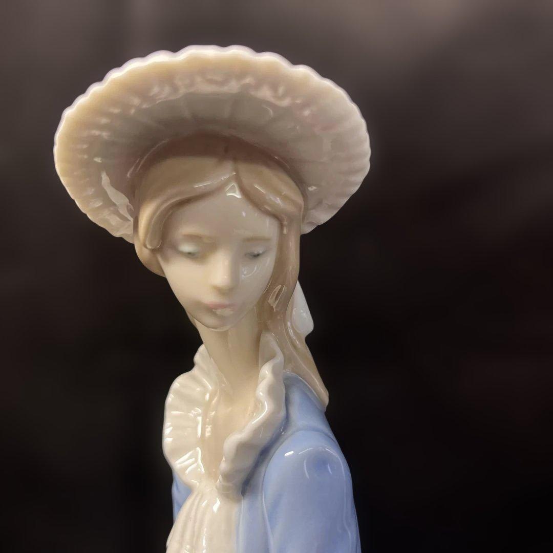 リヤドロ・NAO(ナオ) ポーセリン人形(磁器)美しい傘を持つ女性♡