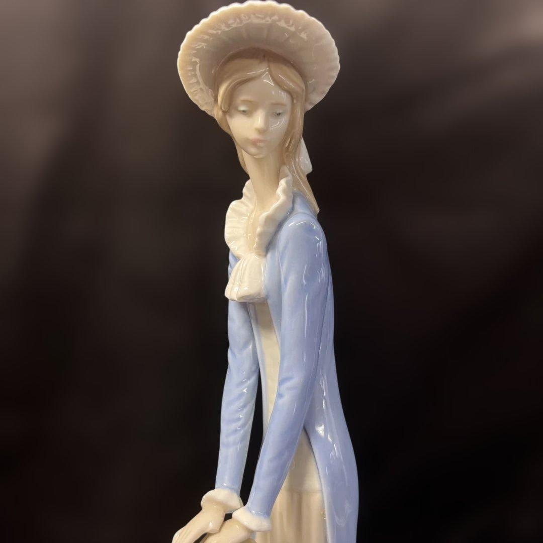 リヤドロ・NAO(ナオ) ポーセリン人形(磁器)美しい傘を持つ女性♡