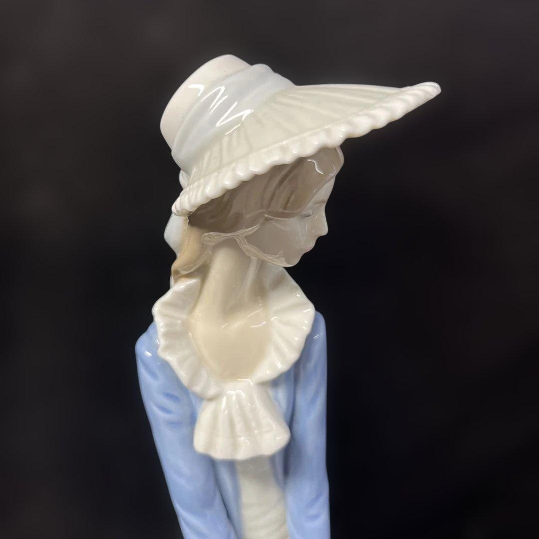 リヤドロ・NAO(ナオ) ポーセリン人形(磁器)美しい傘を持つ女性♡