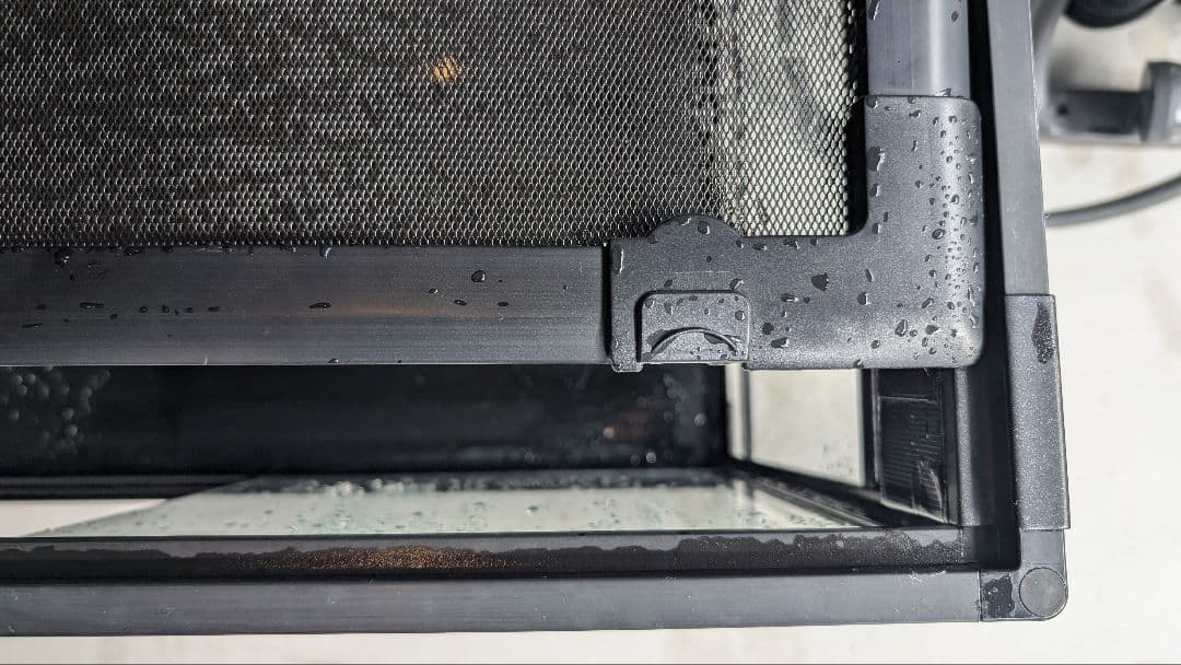 ガラス製スライド式ショーケース