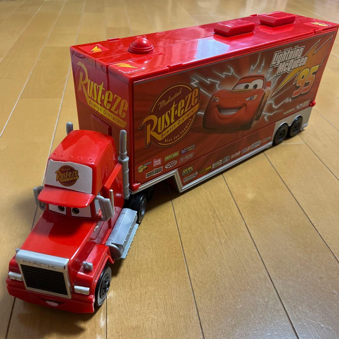 トミカ　カーズ　たくさんのせよう大きなマック　おまけ　ミニカー13台など