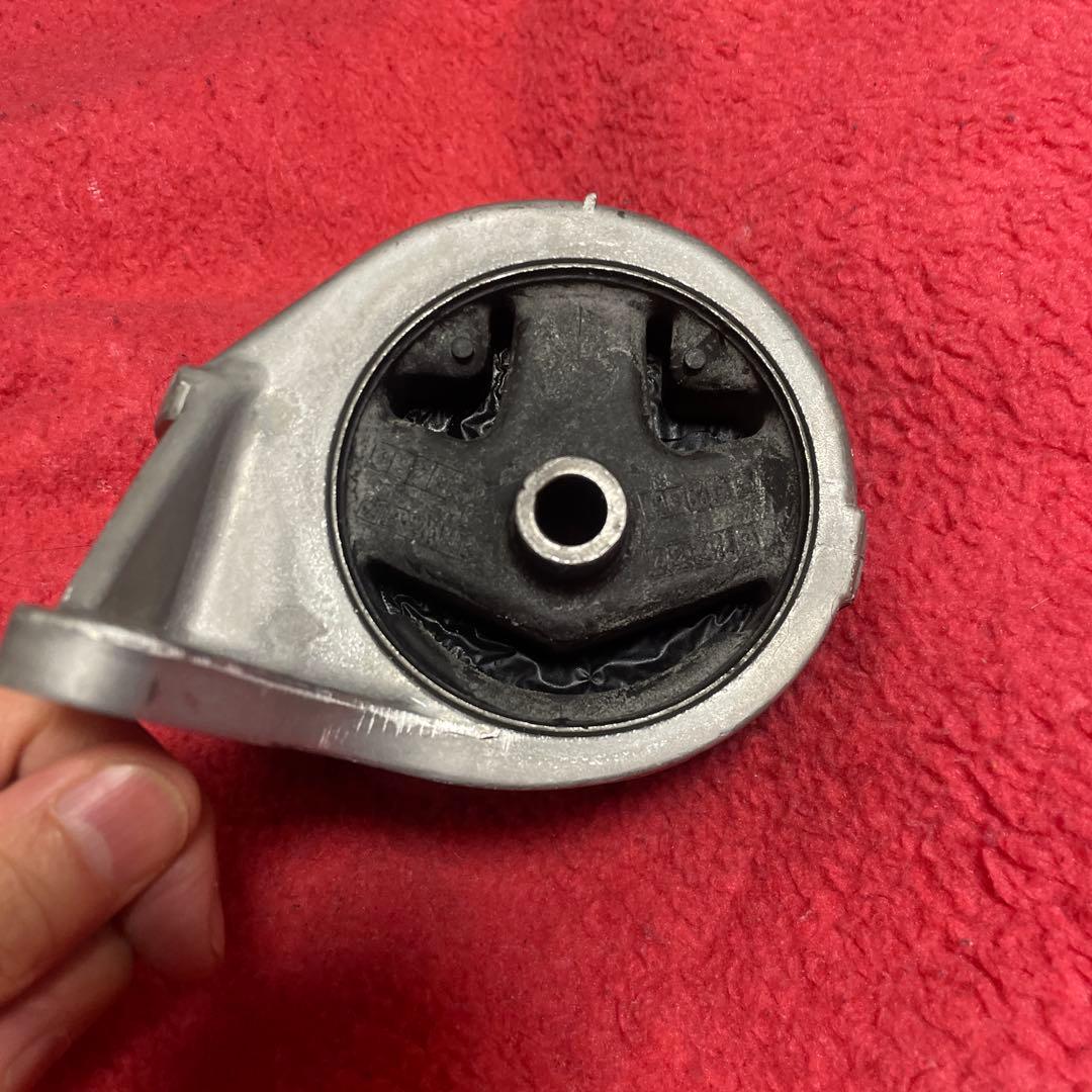 NISSAN ラシーン エンジンマウントインシュレーター 11210-1M900