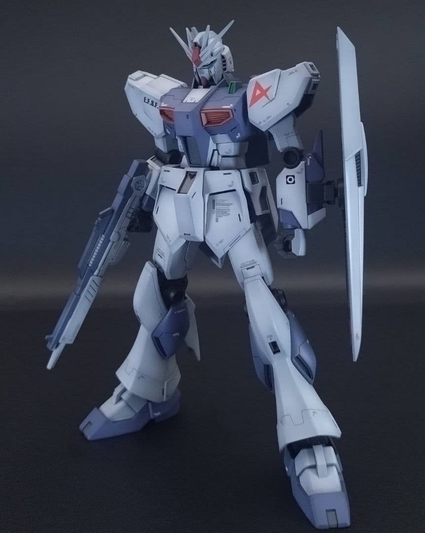 ガンプラ　完成品　EG　1/144 νガンダム