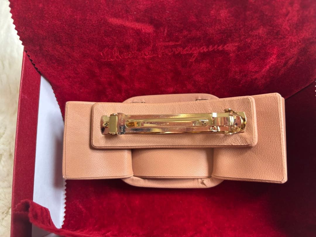 Ferragamo ベージュ ヘアアクセサリー