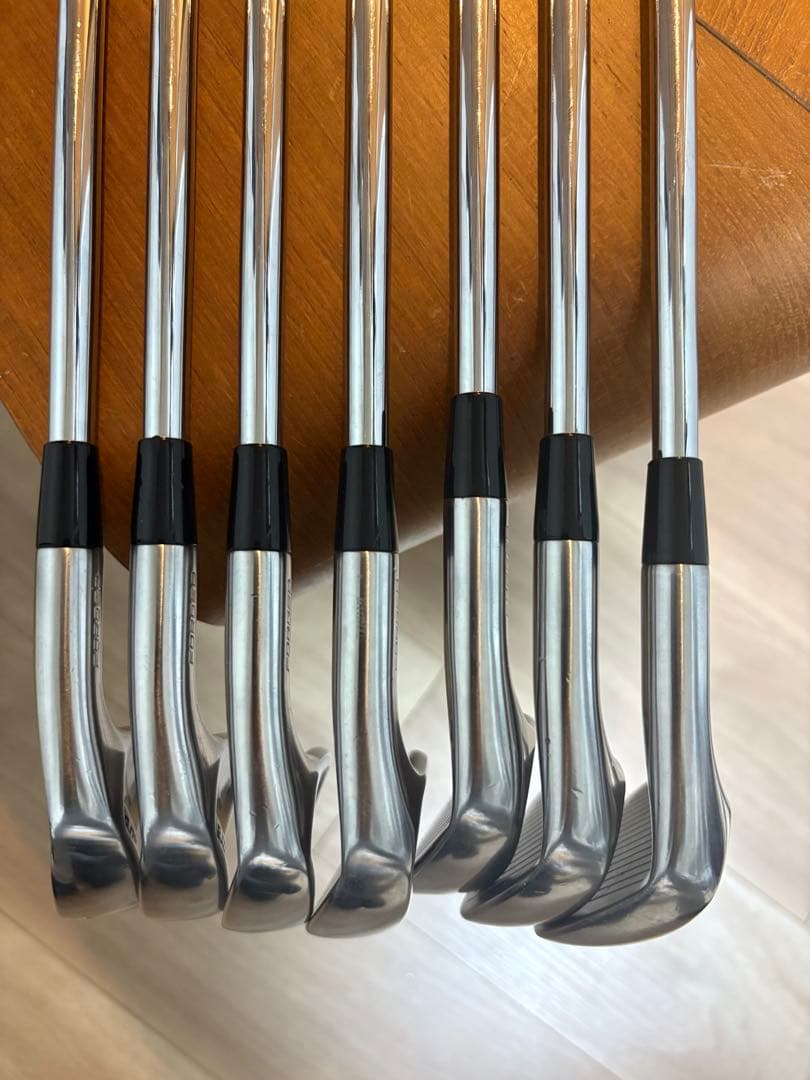 Cobra KING TOUR アイアン　5-G ７本セット