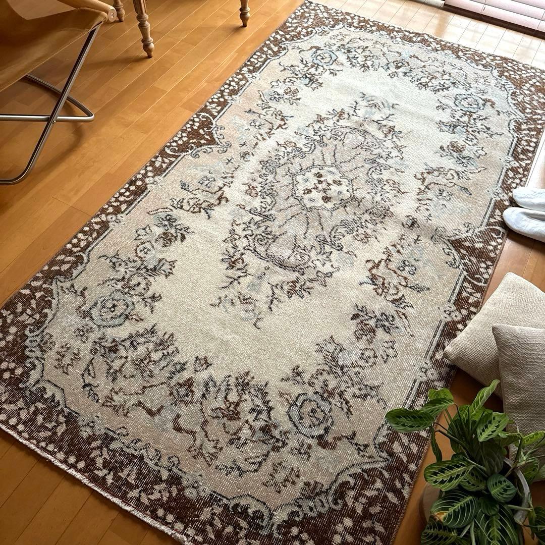 113×207花や実　淡いベージュ×クリーム×ブラウン　トルコヴィンテージラグ