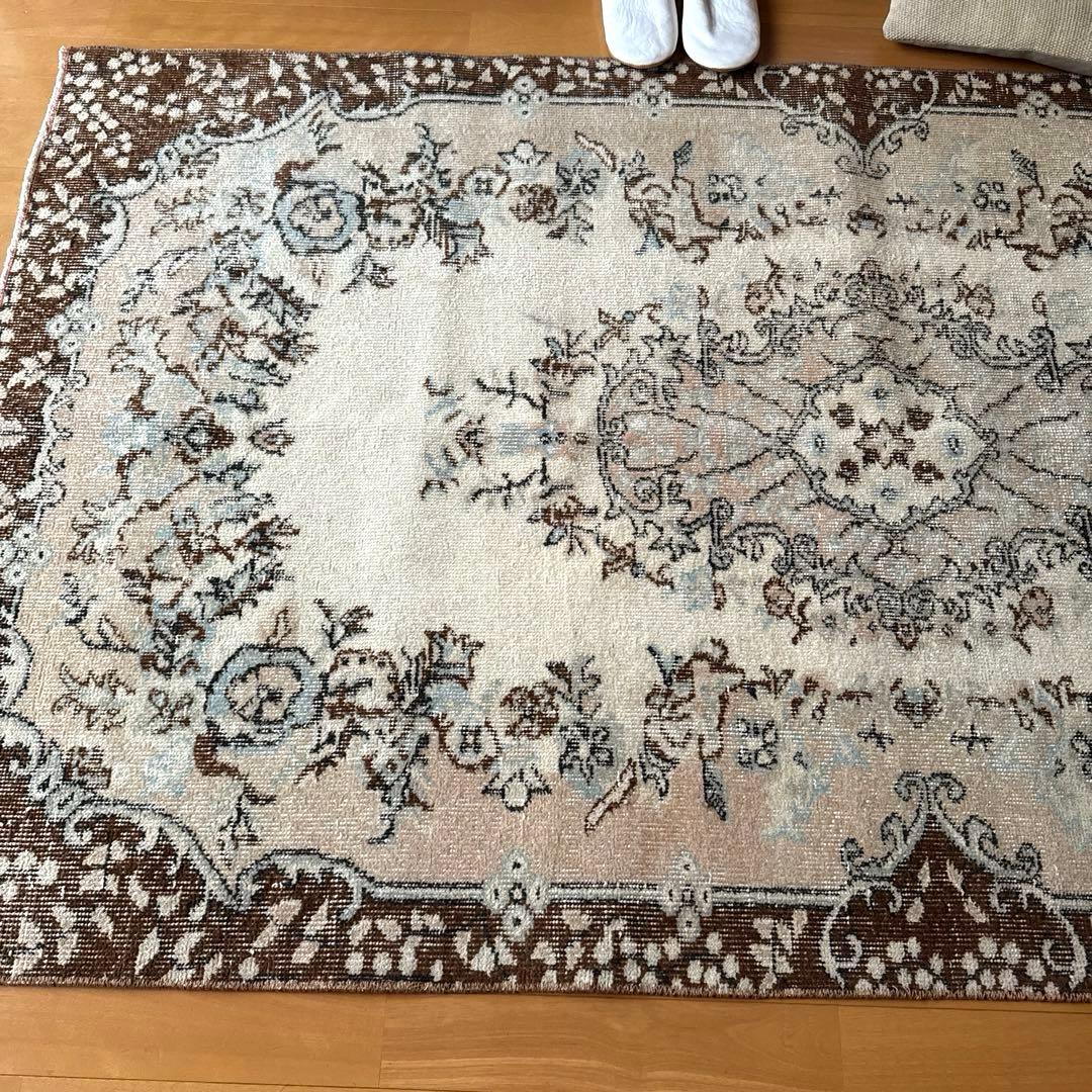 113×207花や実　淡いベージュ×クリーム×ブラウン　トルコヴィンテージラグ