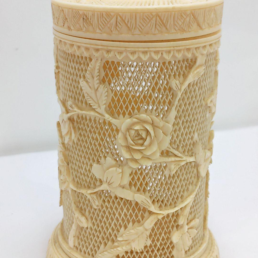 Y2556 高級彫刻 透かし彫り 花彫刻 蓋物 総重量89.7g