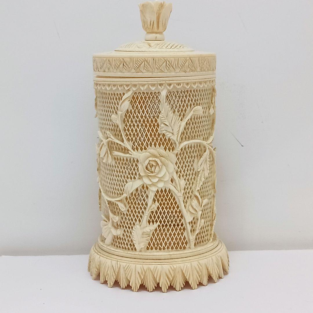 Y2556 高級彫刻 透かし彫り 花彫刻 蓋物 総重量89.7g