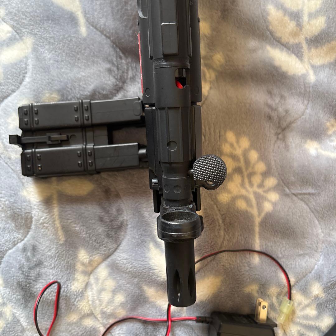 マルイ　MP 5 電動ガンガン 充電式バッテリー付き