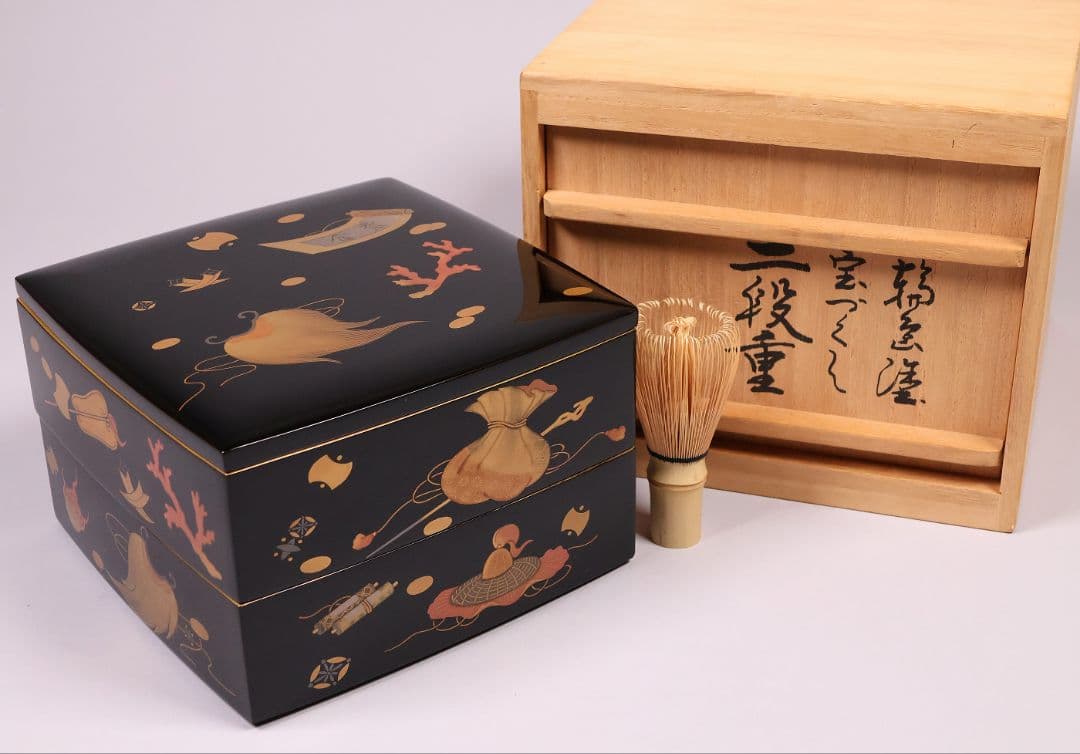 【MA941】輪島塗 宝尽くし蒔絵 二段重 木製漆器 漆芸 重箱 金蒔絵 黒 朱