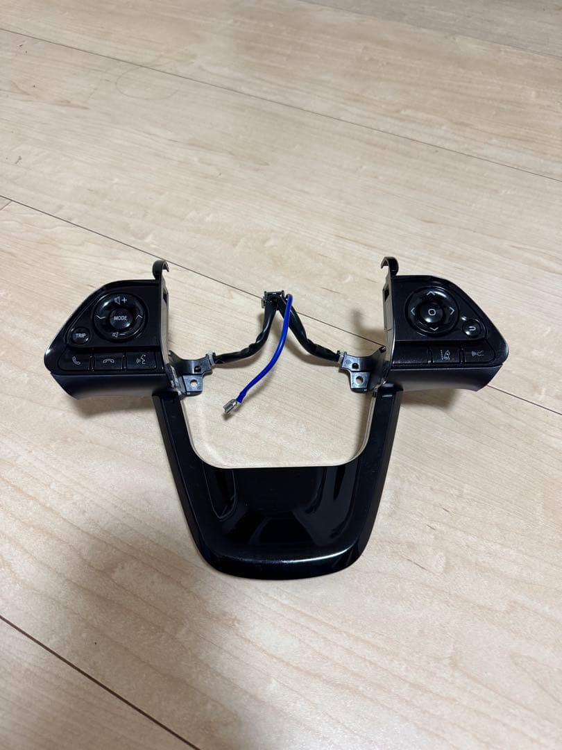 プリウス　50 後期　ステアリング　スイッチ