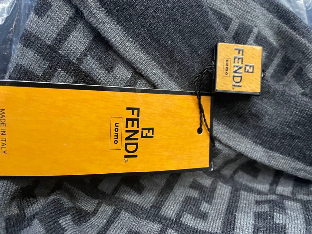 未使用品　FENDI ズッカ柄 ニット帽 ウールマーク グレー　タグ付き