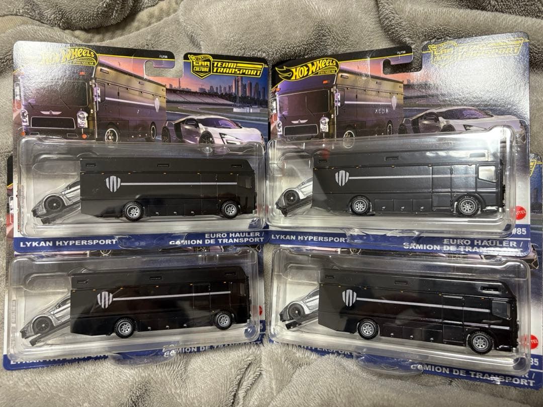 1/64 ホットウィール　ライカン　ハイパースポーツ　　トランスポート