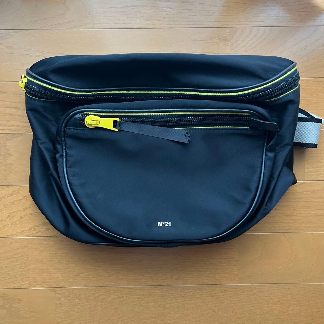 N°21 ブラック ボディバッグ　大容量