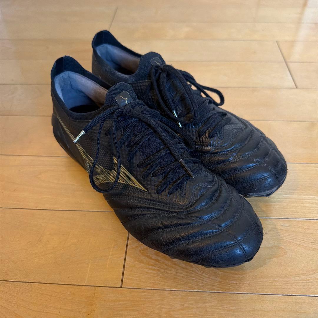 モレリアNeo4β 黒金26.0cm