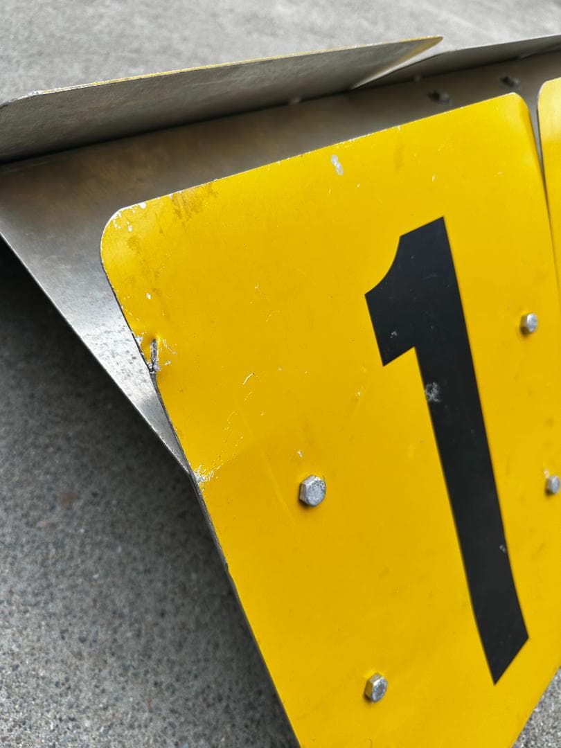 空港の誘導路または滑走路補助標識、米国 FAA 仕様タイプ　アメリカ看板標識