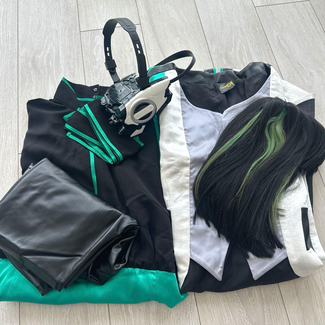 【美品】仮面ライダーゼロワン 公式 イズコスプレ衣装 セット