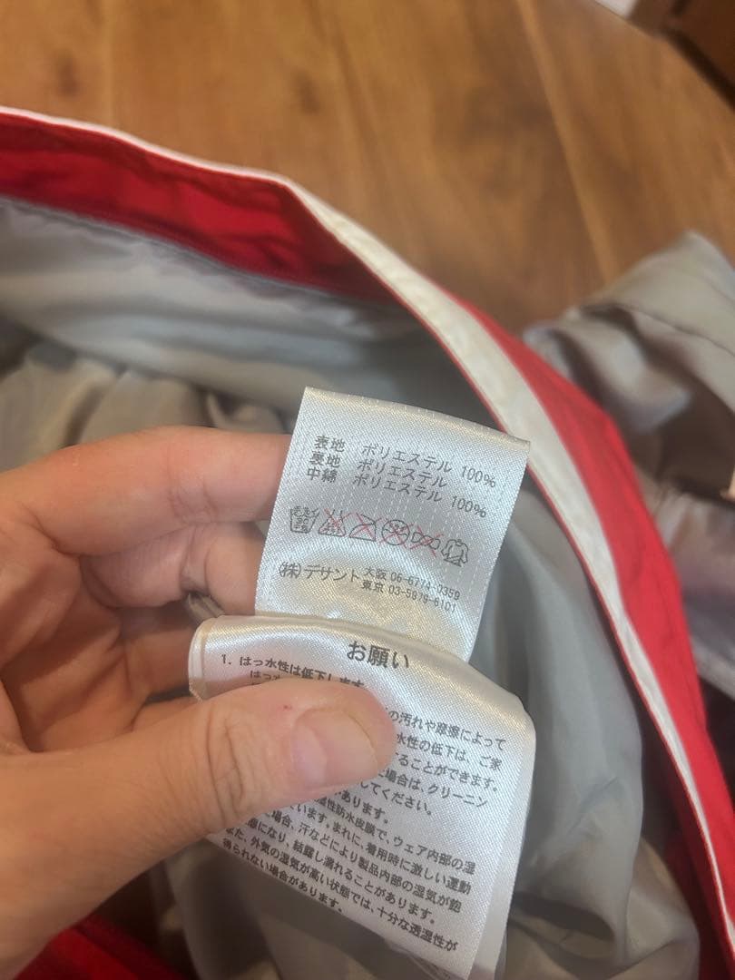 デサント　子ども用スキーウェアセット140（赤ジャケット・黒パンツ・ヘルメット）