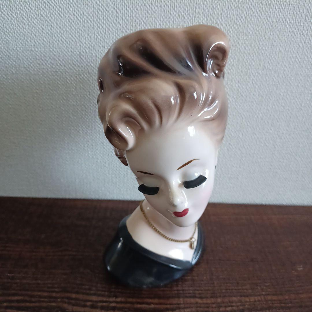 ビンテージ レディヘッドベース 陶器製の置物花瓶　黒のドレスにハートのネックレス