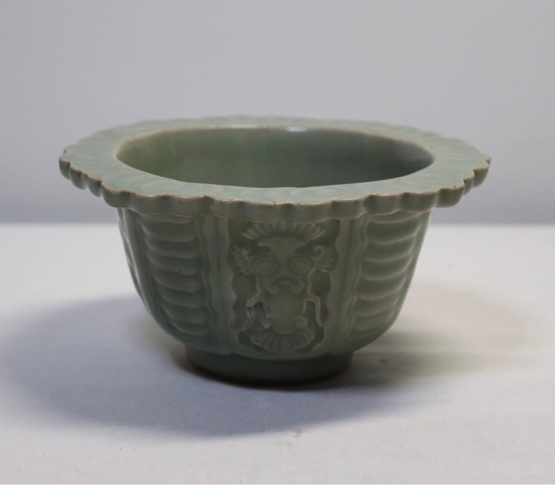 中国　青磁　花口鉢　アンティーク　送料込み0512