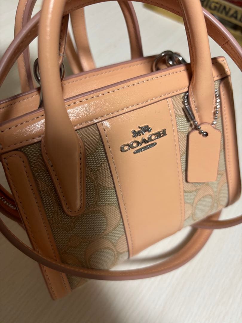 COACH サーモンピンク ハンドバッグ
