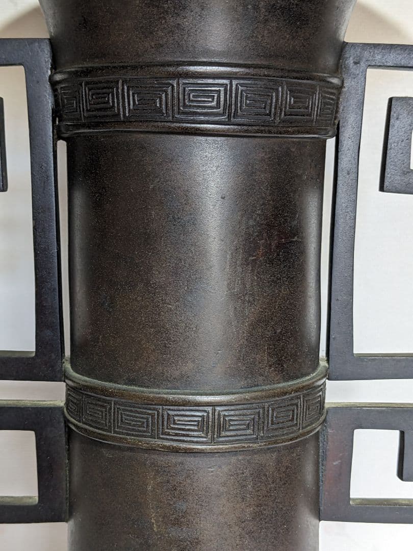 ♦古作 古銅 鎚起 盤口形 雷文様形双耳 三足 花器 大正時代 明治時代 骨董品